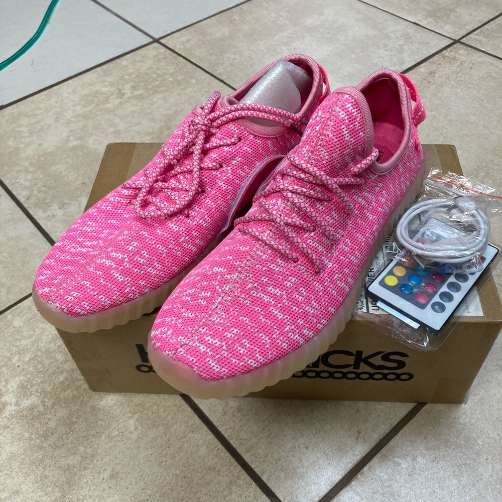 NIB Pink & White Hoverkicks sz.8